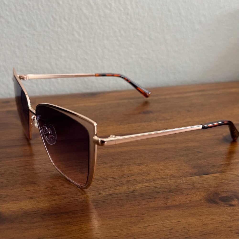 DIFF - Grace Sunglasses in Champagne and Lavender Rose Gradient Lenses - Picture 4 of 9